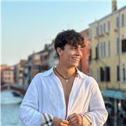 Insegnerò inglese a tutti i ragazzi da elementari a superiori. Con la mia grande passione per la lingua sarà un gioco da ragazzi!